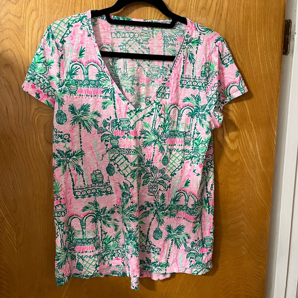 Lilly Pulitzer Etta V neck Mandevilla Baby Always Worth It tee M - Picture 2 of 9